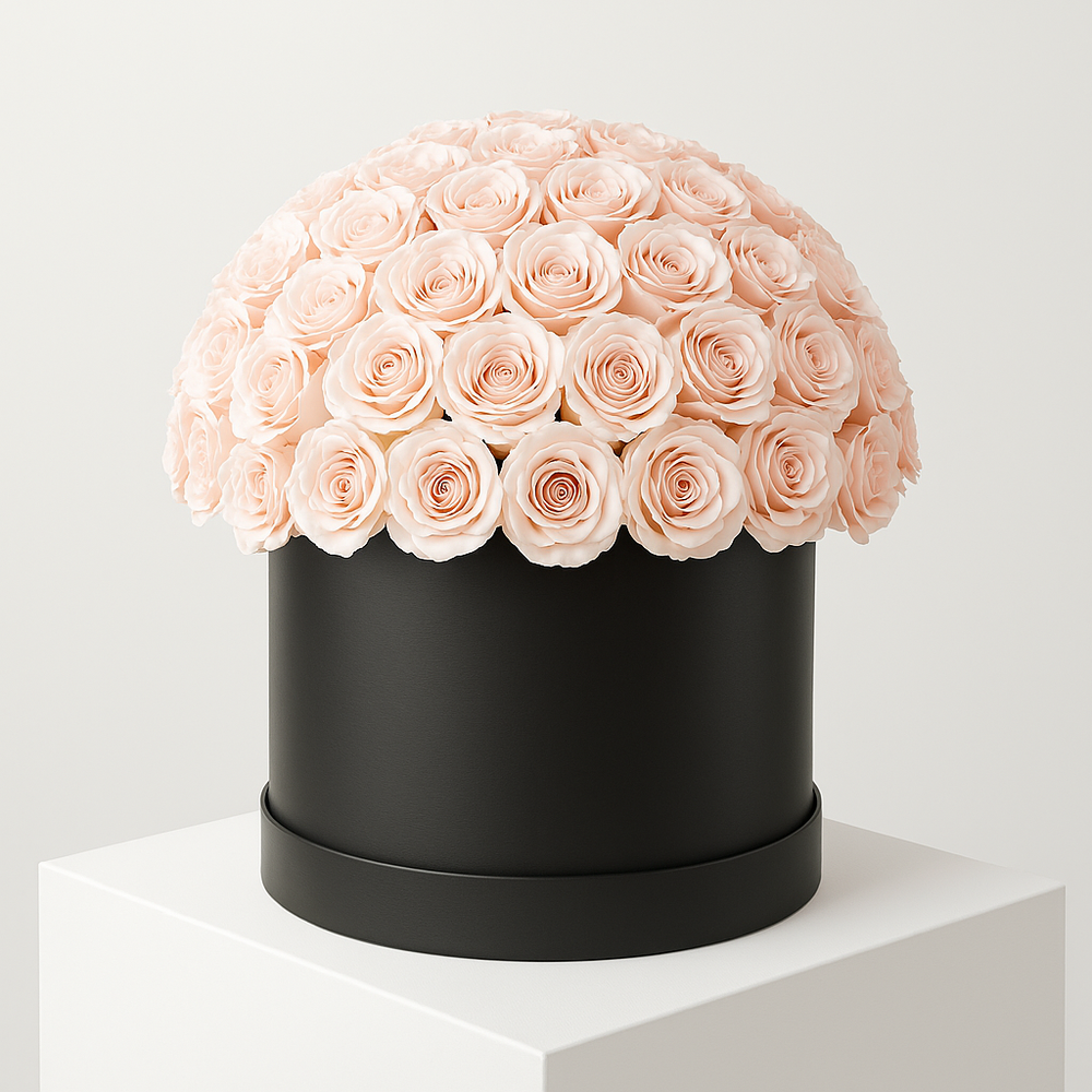 Boîte à chapeau avec roses roses