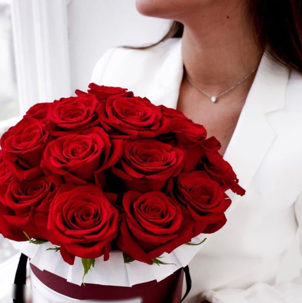 Cappelliera rose rosse consegna a casa con Deluxy